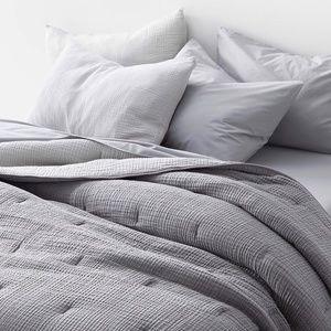 Parachute NWT Organic Cloud Cotton Quilt, Twin Size, Steel and smoke color grey